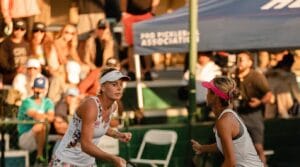 giao tiếp đánh đôi Pickleball - gọi bóng, đổi vị trí và xử lý tình huống giữa sân