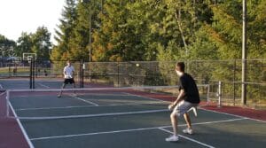 phòng thủ bóng thấp Pickleball - reset, nâng bóng an toàn và lấy lại tư thế cân bằng