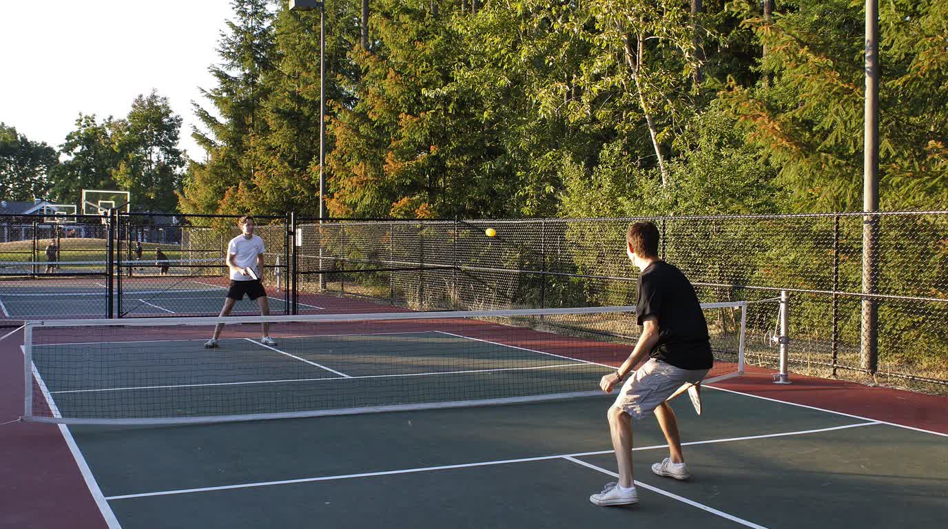 phòng thủ bóng thấp Pickleball - reset, nâng bóng an toàn và lấy lại tư thế cân bằng