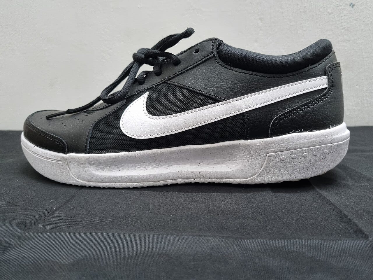 Giày pickleball Nike sân cứng