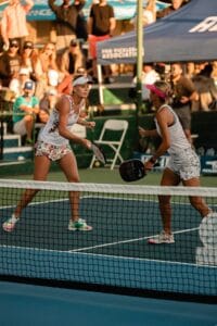 Lợi ích sức khỏe của pickleball – vận động viên thi đấu